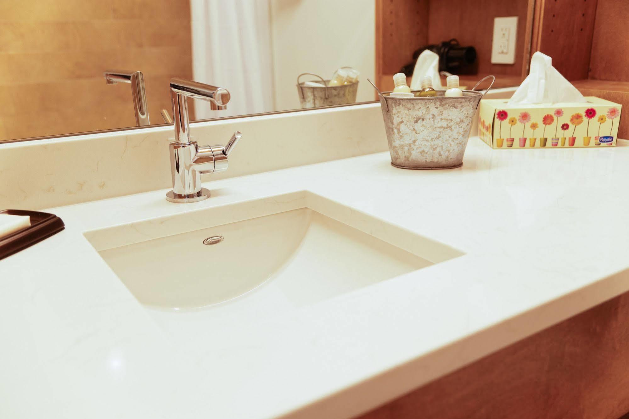 Sproat Lake Landing Resort Great Central Экстерьер фото