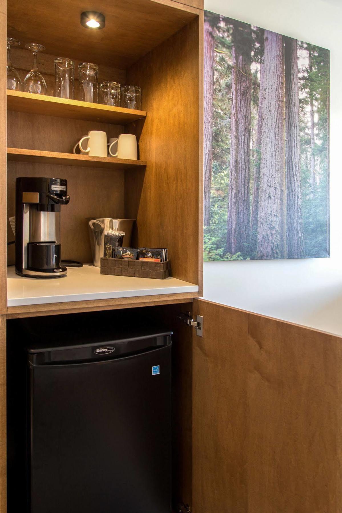 Sproat Lake Landing Resort Great Central Экстерьер фото