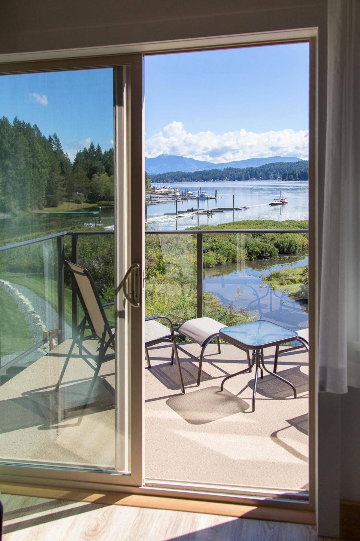 Sproat Lake Landing Resort Great Central Экстерьер фото
